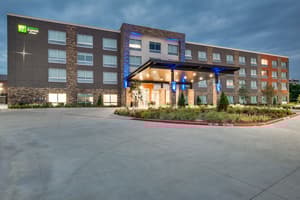 Holiday Inn Express & Suites Dallas North - Addison