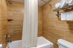 Econo Lodge North