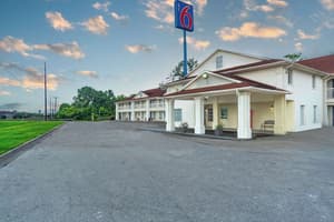 Motel 6 Livingston, TX