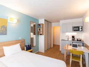 Adagio Access La Defense Place Charras