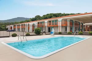 Howard Johnson by Wyndham Chattanooga Lookout Mountain I-24