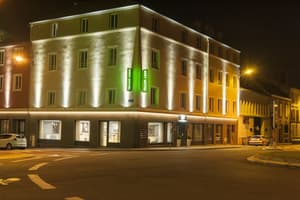 Brit Macon Centre