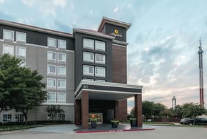 La Quinta Inn & Suites Arlington North 6 Flags Dr