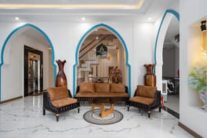 Phuong Dong Hotel & Apartment