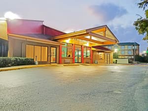 Howard Johnson by Wyndham Houston Hobby Airport