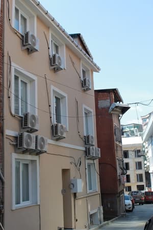 The Lola Hotel