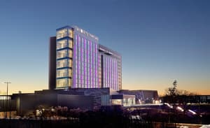 Omni Viking Lakes Hotel