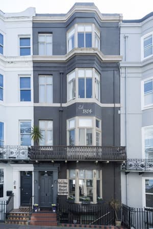 INNit Hotel - Marina House