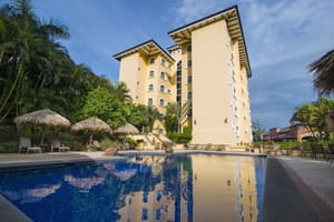 Apartotel & Suites Villas del Rio