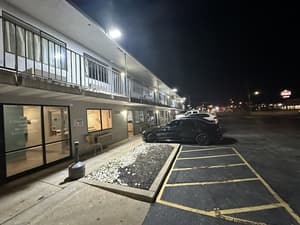 Super 7 INN