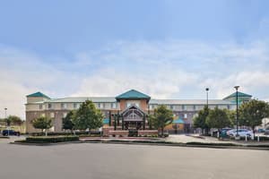 Holiday Inn Express & Suites Elk Grove Central