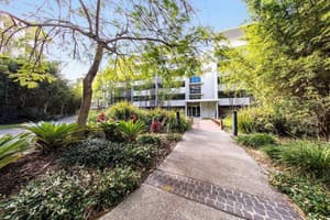 Oaks Brisbane Mews Suites