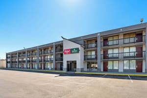 HomeTowne Studios by Red Roof Richmond - Airport/Sandston