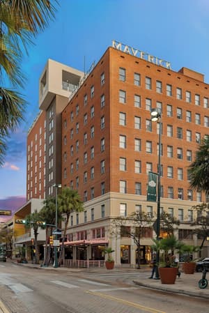 The Maverick, powered by Placemakr - River Walk