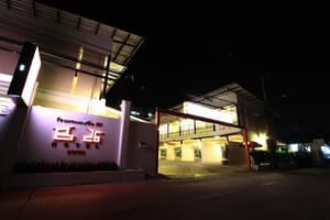 Bearing 26 Hotel