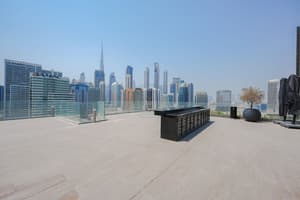 Urban Skyline City Comfort Studio