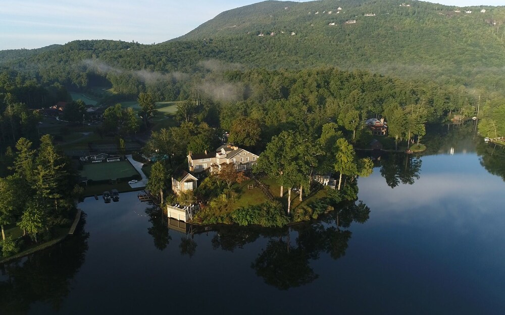 Lake Toxaway thumbnail