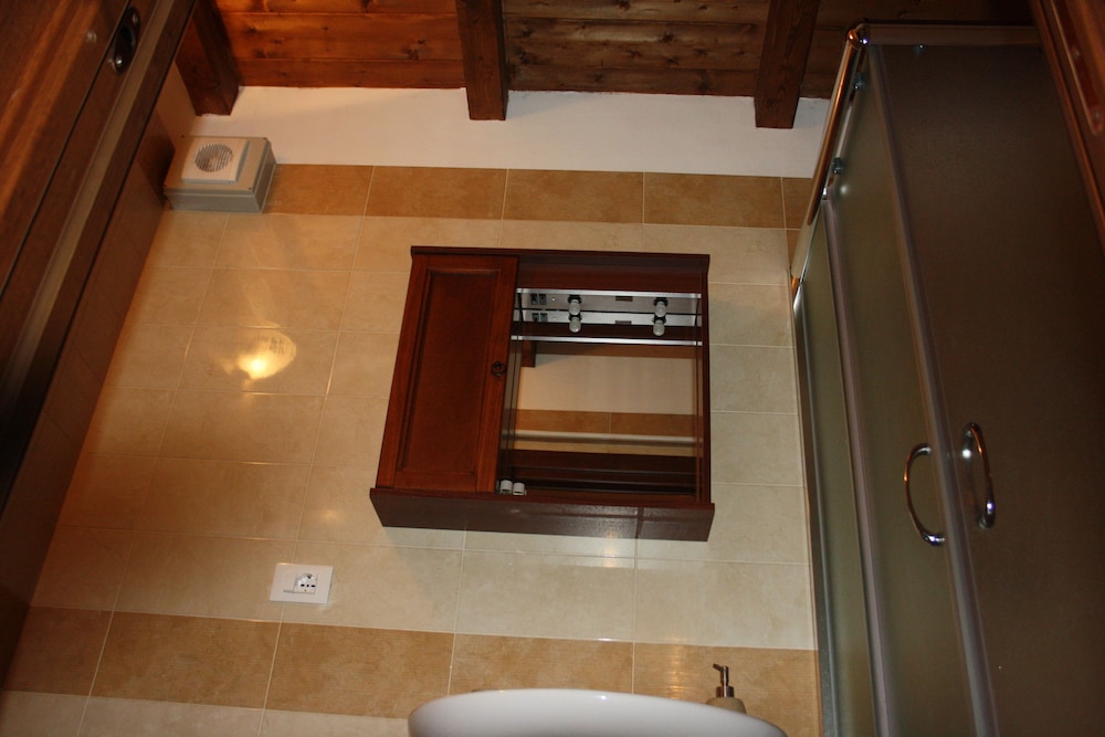 Ischitella thumbnail