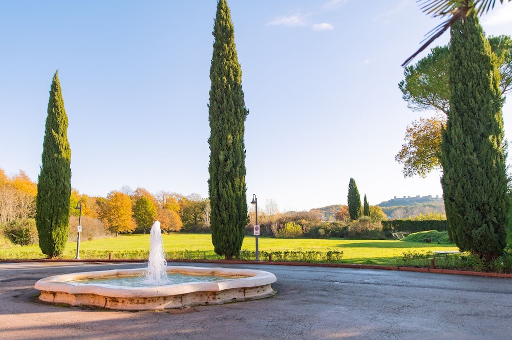 Monteriggioni Siena thumbnail