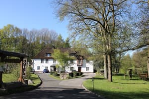 thumbnail: Front of property