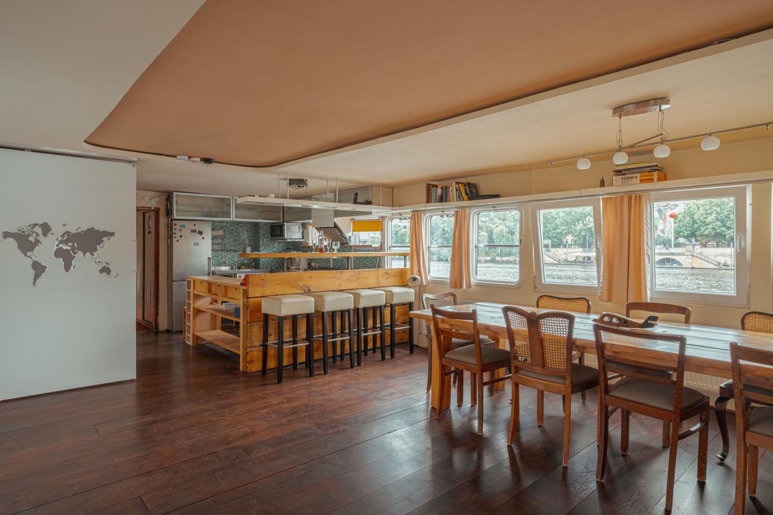 Restaurant-cafeteria