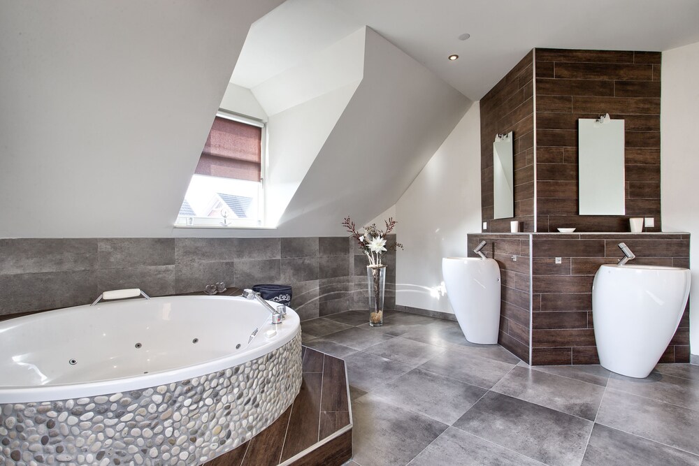 Jetted tub