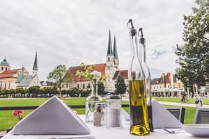thumbnail: Restaurant