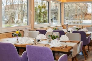 thumbnail: Restaurant