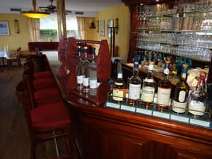 thumbnail: Bar (on property)