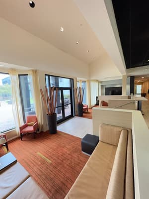 thumbnail: Lobby sitting area