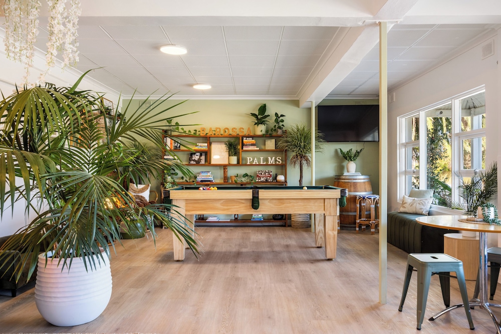 Lobby lounge
