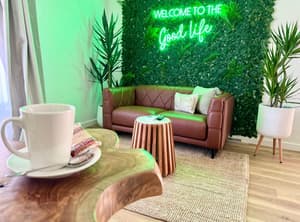 thumbnail: Lounge