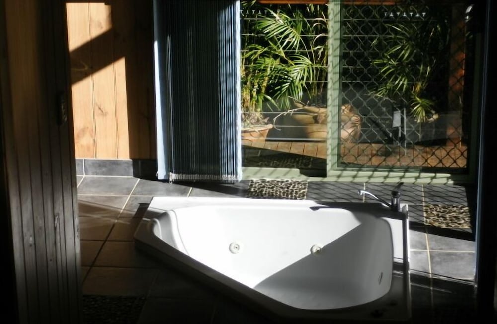 Jetted tub