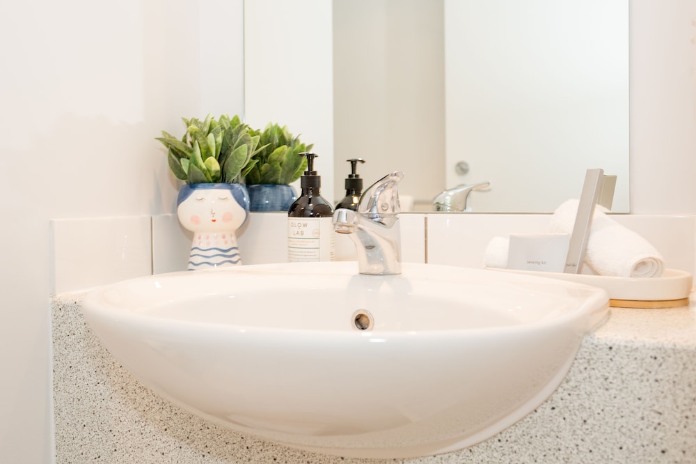 Bathroom sink