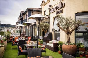 thumbnail: Outdoor dining