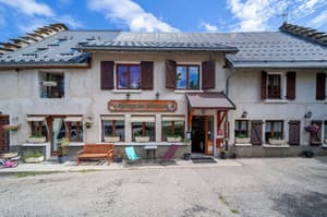 thumbnail: Front of property