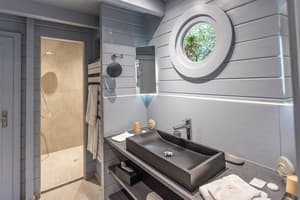 thumbnail: Bathroom shower