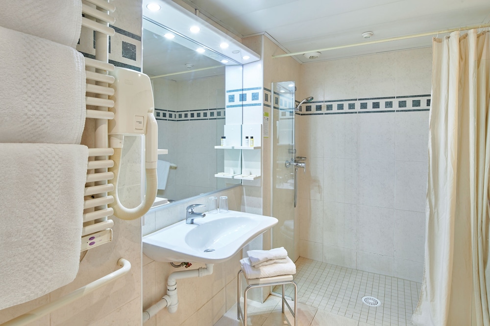 Bathroom shower