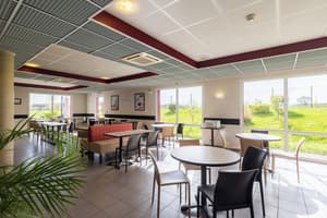 thumbnail: Breakfast area