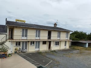 thumbnail: Front of property