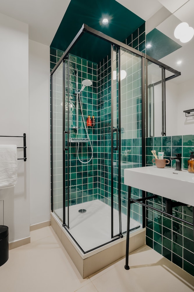 Bathroom shower