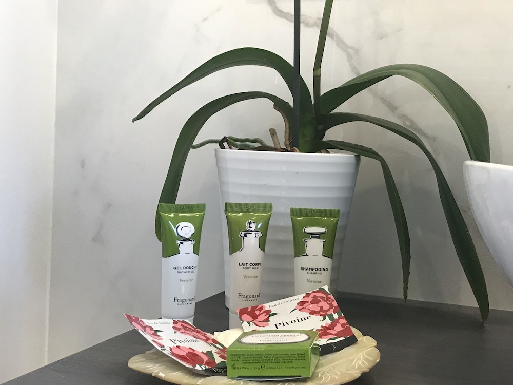 Bathroom amenities