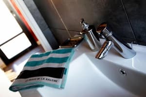 thumbnail: Bathroom sink