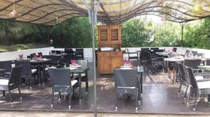 thumbnail: Outdoor dining