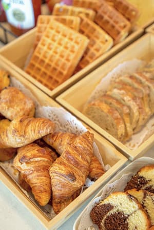 thumbnail: Breakfast buffet