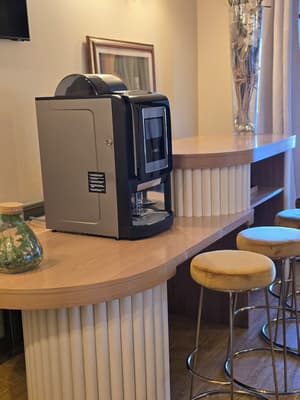 thumbnail: Bar (on property)