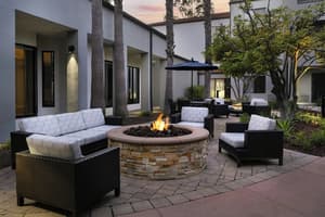 thumbnail: Bar (on property)