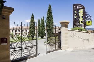 thumbnail: Property entrance