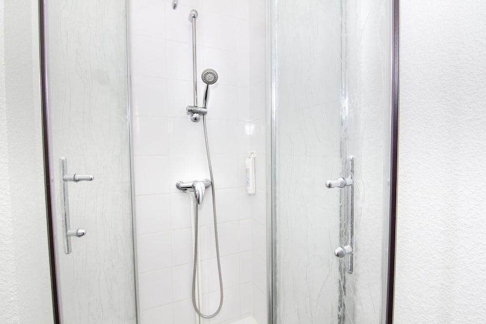 Hand-held showerhead