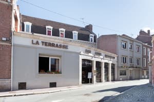thumbnail: Bar (on property)